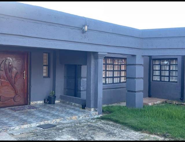 4 BEDROOM HOUSE FOR SALE IN CROWN GARDENS